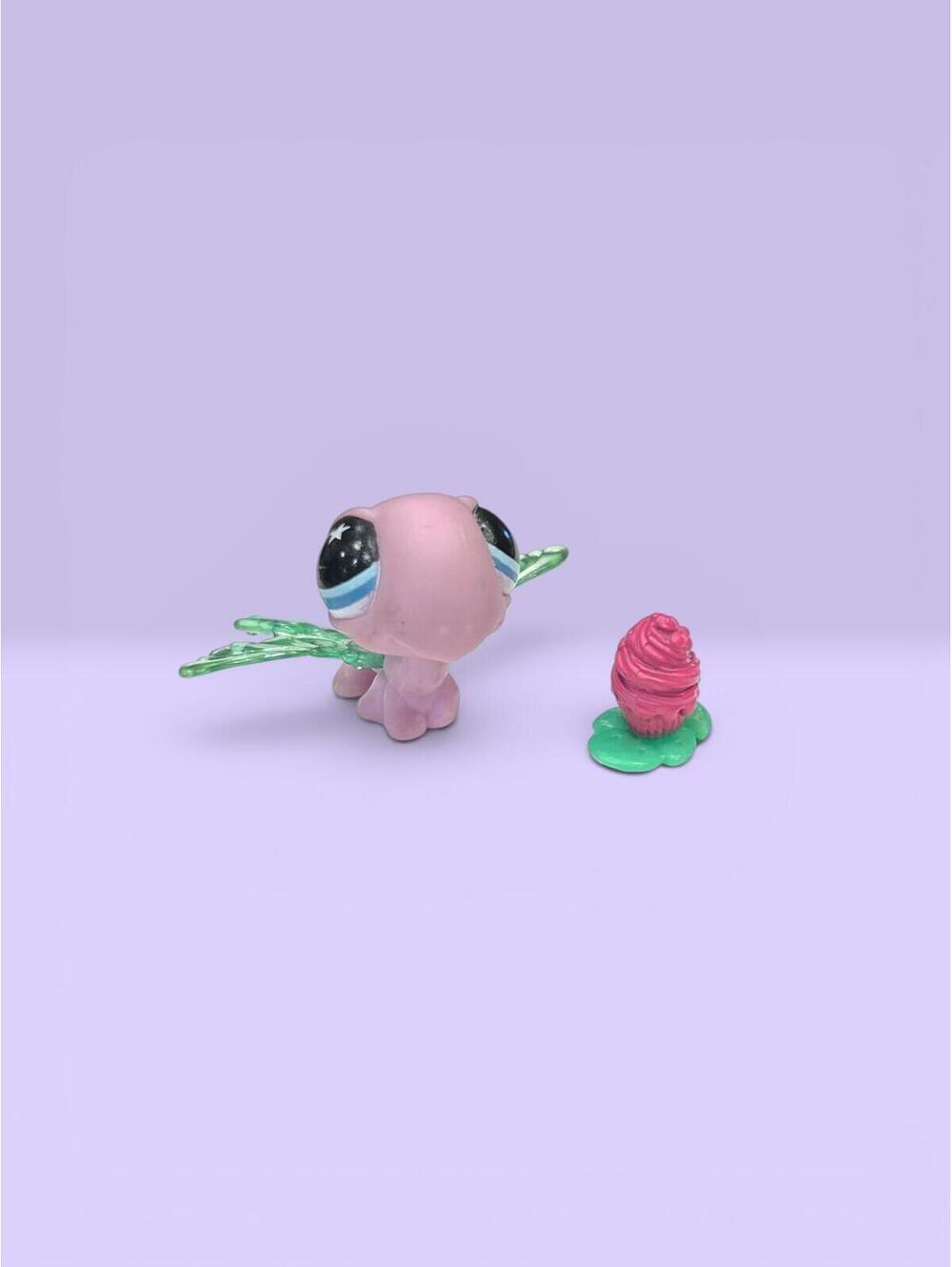 Littlest Pet Shop LPS Dragonfly #956 with Cupcake Accessory.